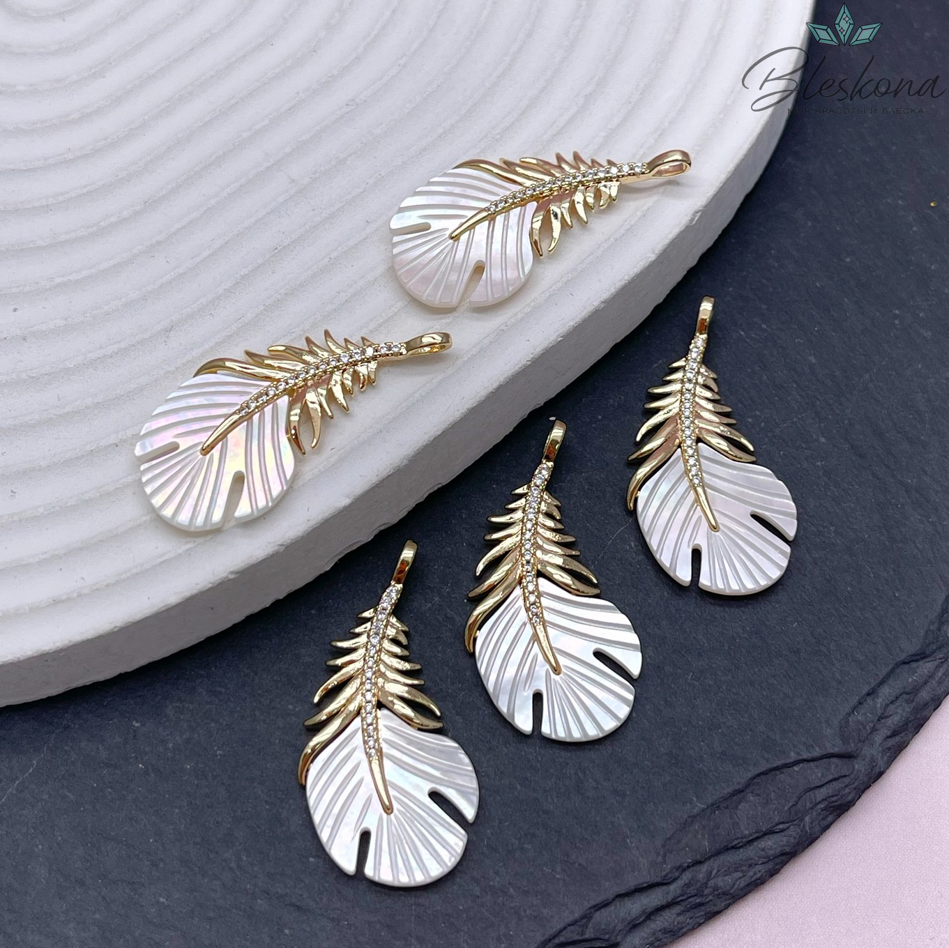 16*33,5 мм Цвет золото, Подвеска перо белый перламутр 