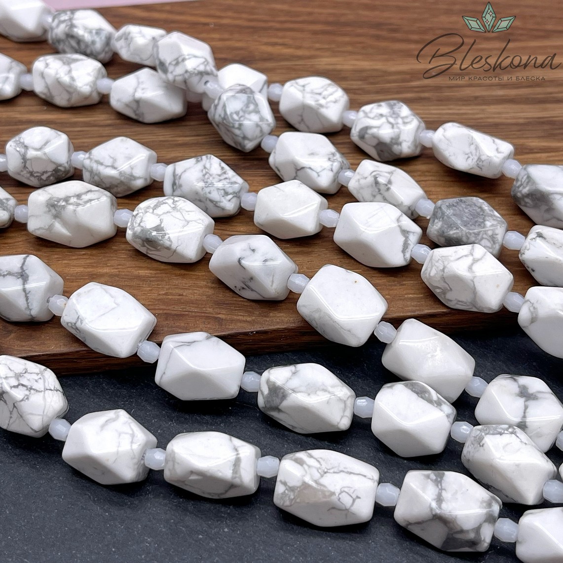 Магнезит (Говлит) фриформ огранка (12-17)*(9-11) мм