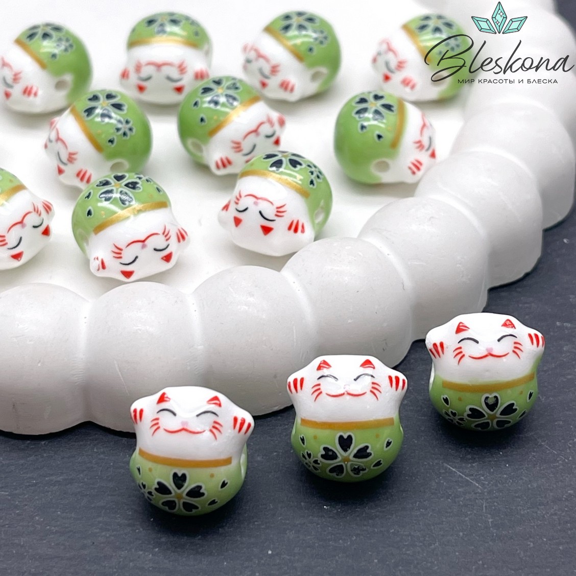 13,5*13 мм Керамика бусина Котик зеленый, отверстие поперек
