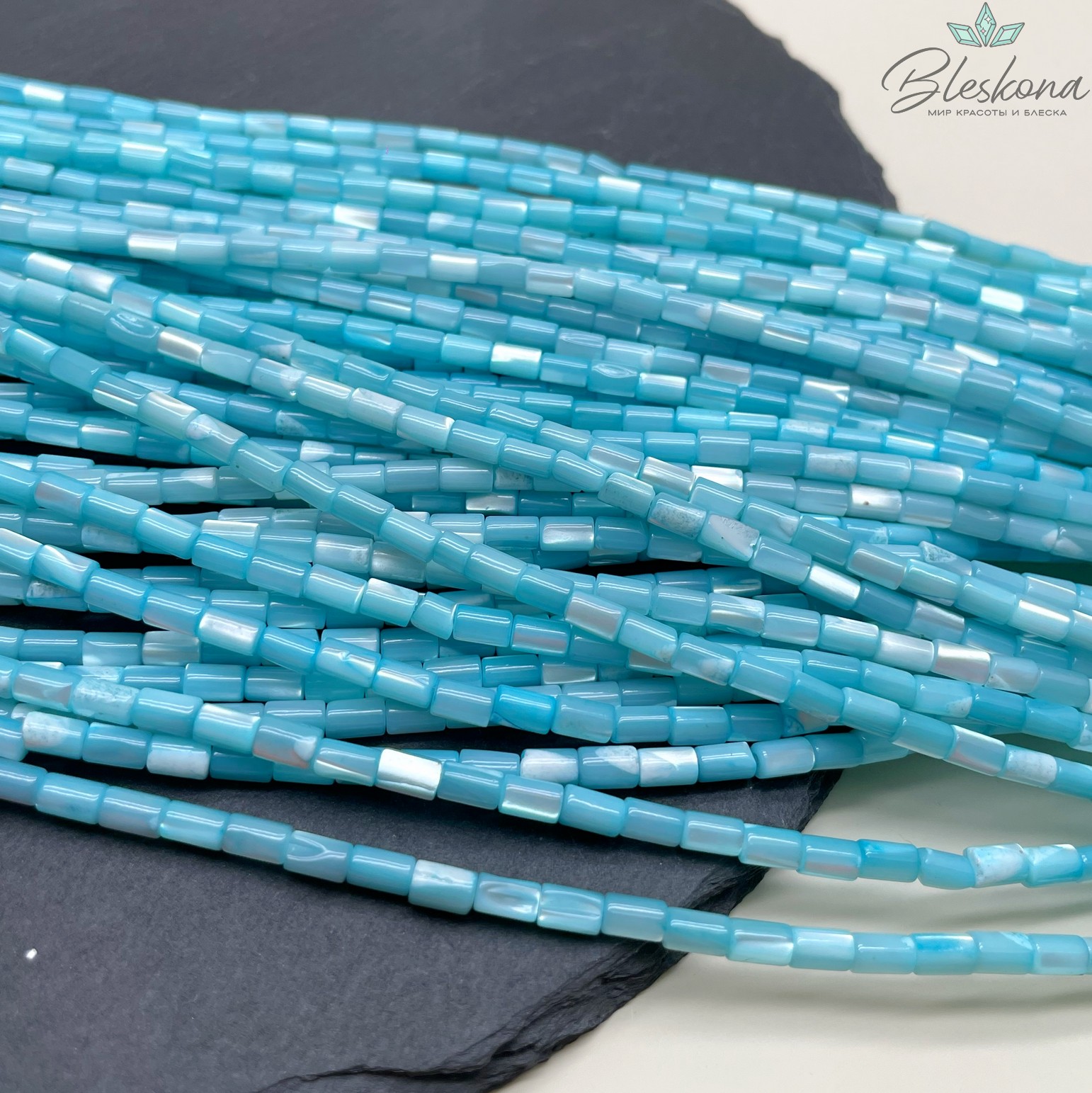 Перламутр бледно-голубой трубочки 5*3 мм 