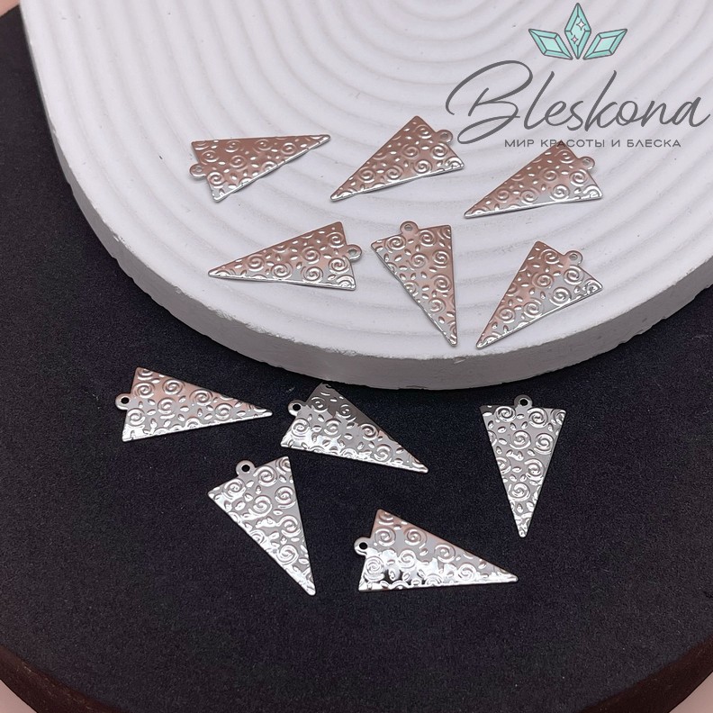 25,5*14 мм Цвет серебро, Подвеска Треугольник завитки