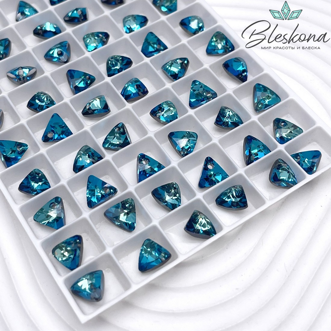 6628 XILION Triangle 8мм Crystal Bermuda Blue P