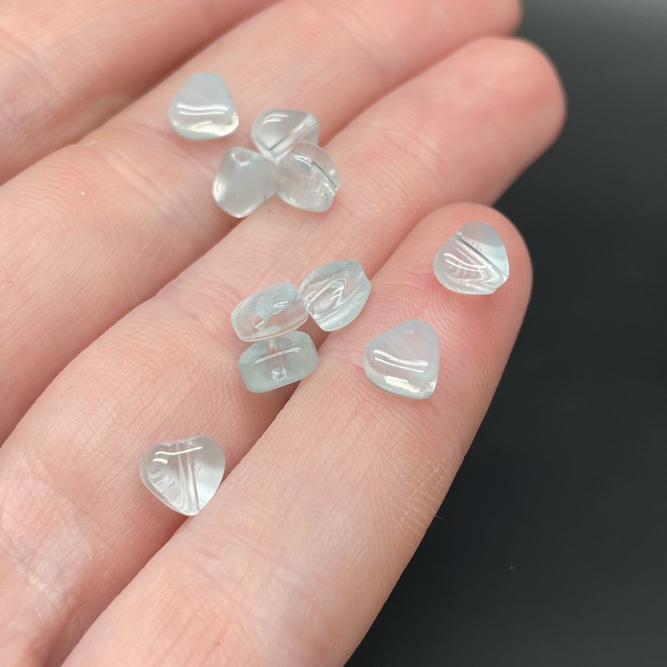 6,5 мм, Стекло сердце светло-голубое  уп.10 шт 