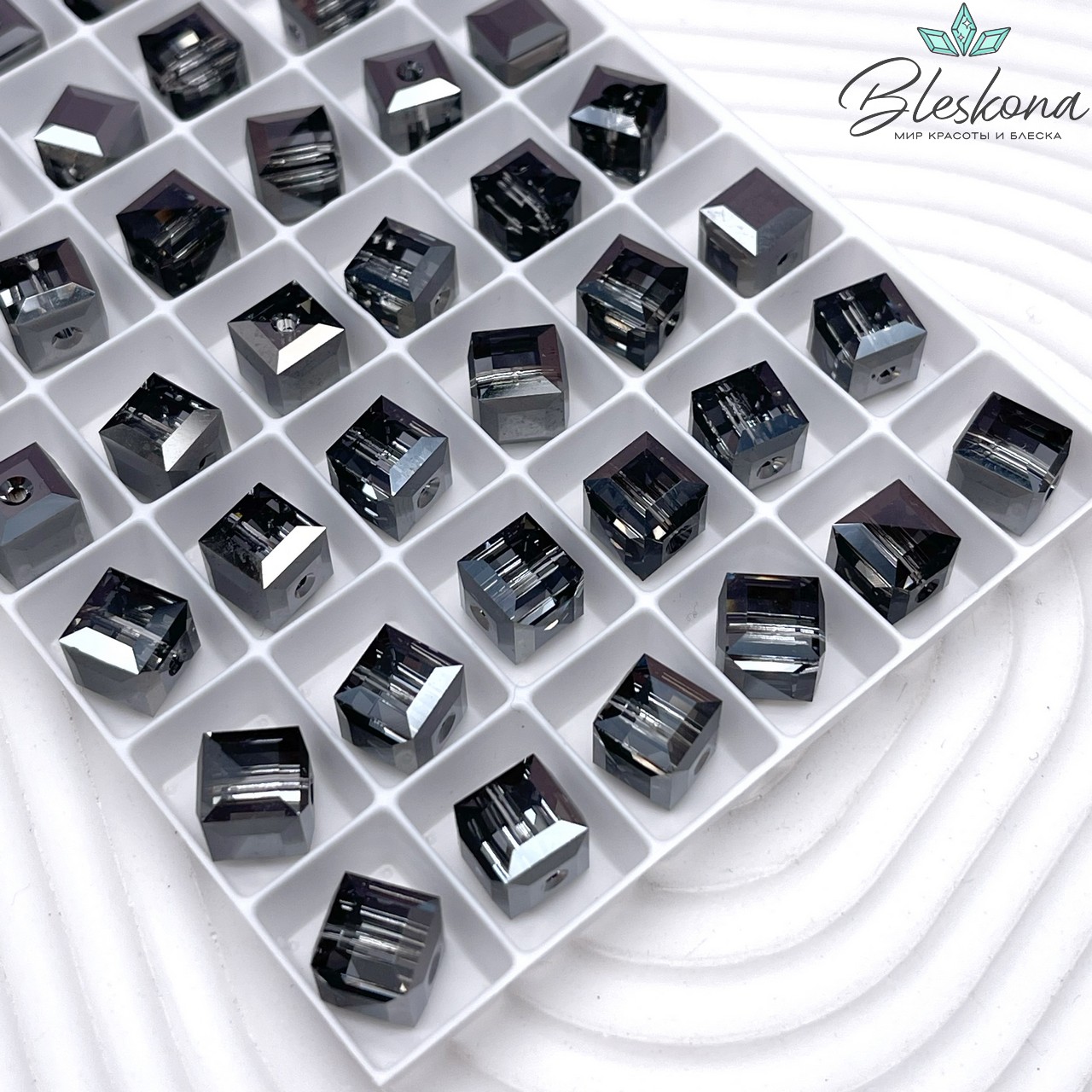 5601 Cube Bead 8 мм Crystal Silver Night B