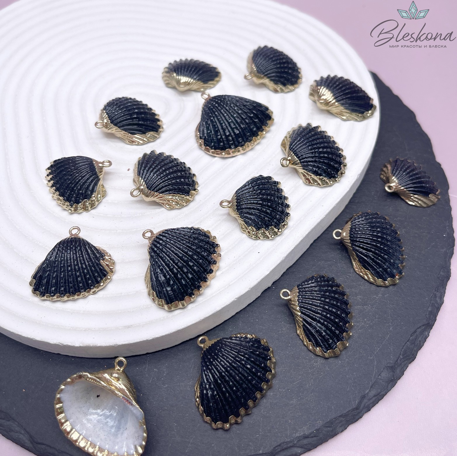(23-26)*(25-30) мм, Цвет золото, Подвеска Ракушка черная