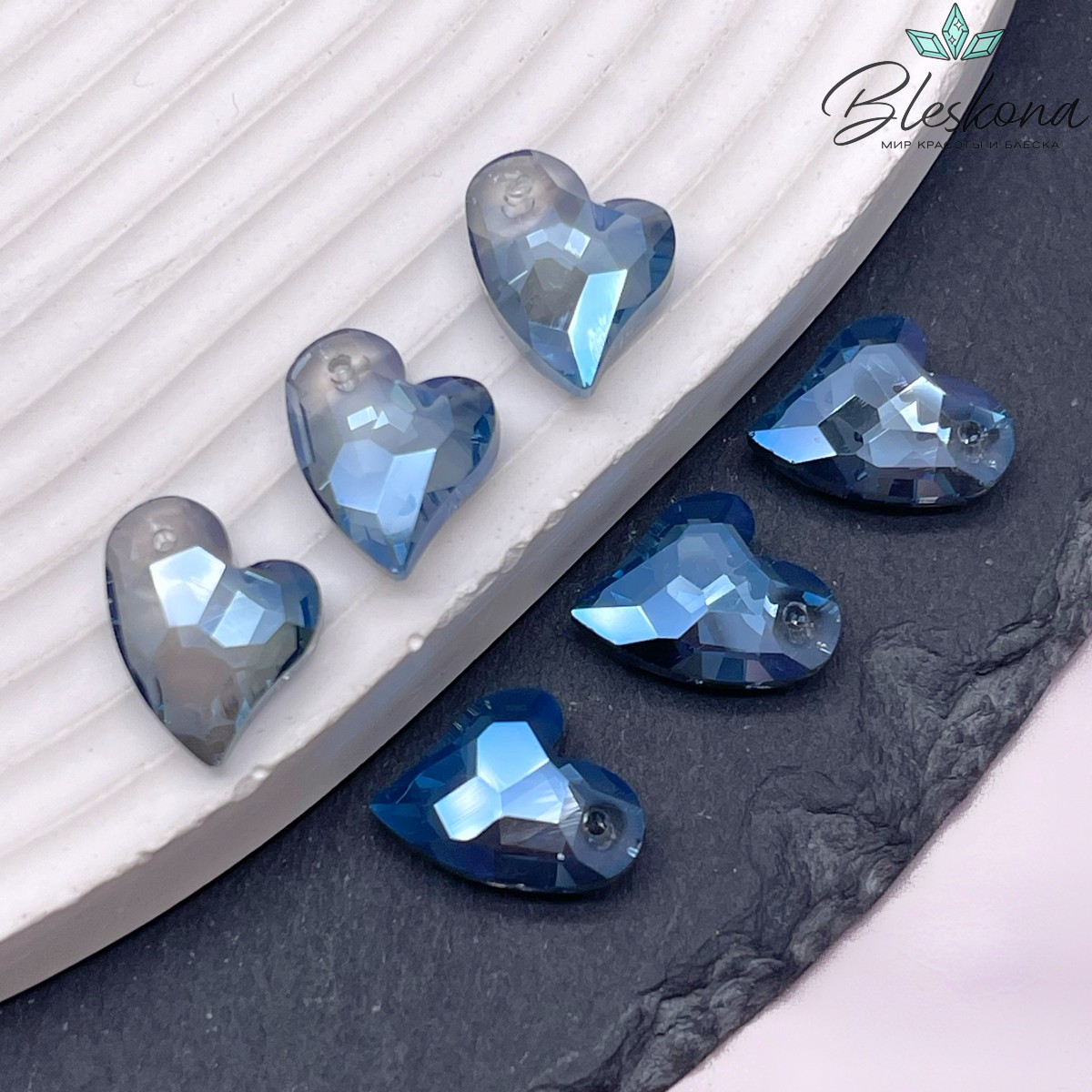 16,5*14 мм, Подвеска сердце стекло белое с переливом (Denim blue) уп. 2 шт