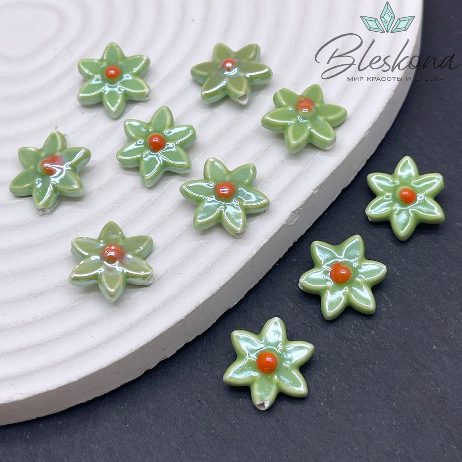 15*16 мм Керамика бусина цветок  светло- зеленый