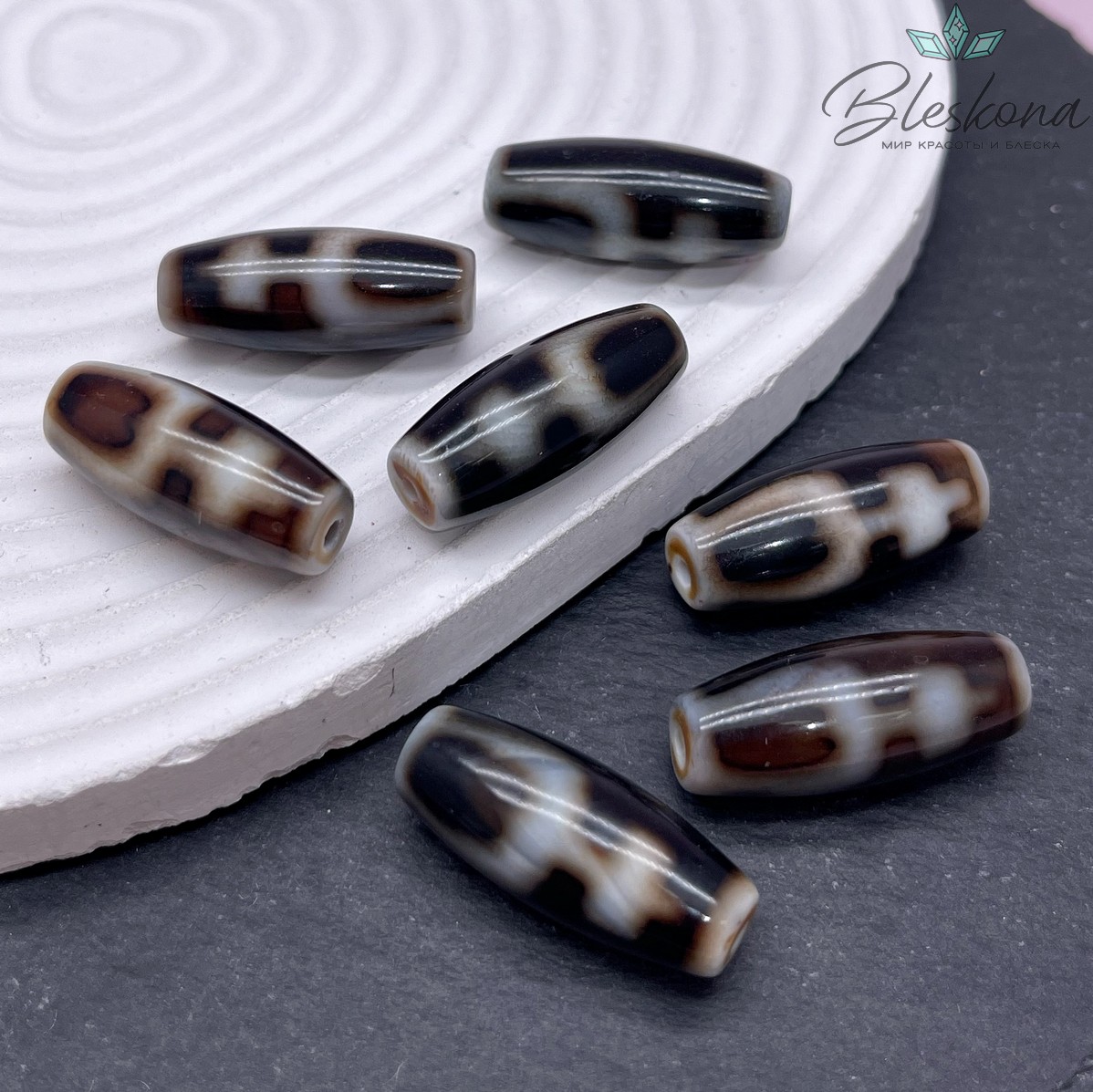 Бусина Дзи Нектарный сосуд Изобилия черно-белый бочонок 28*11 мм