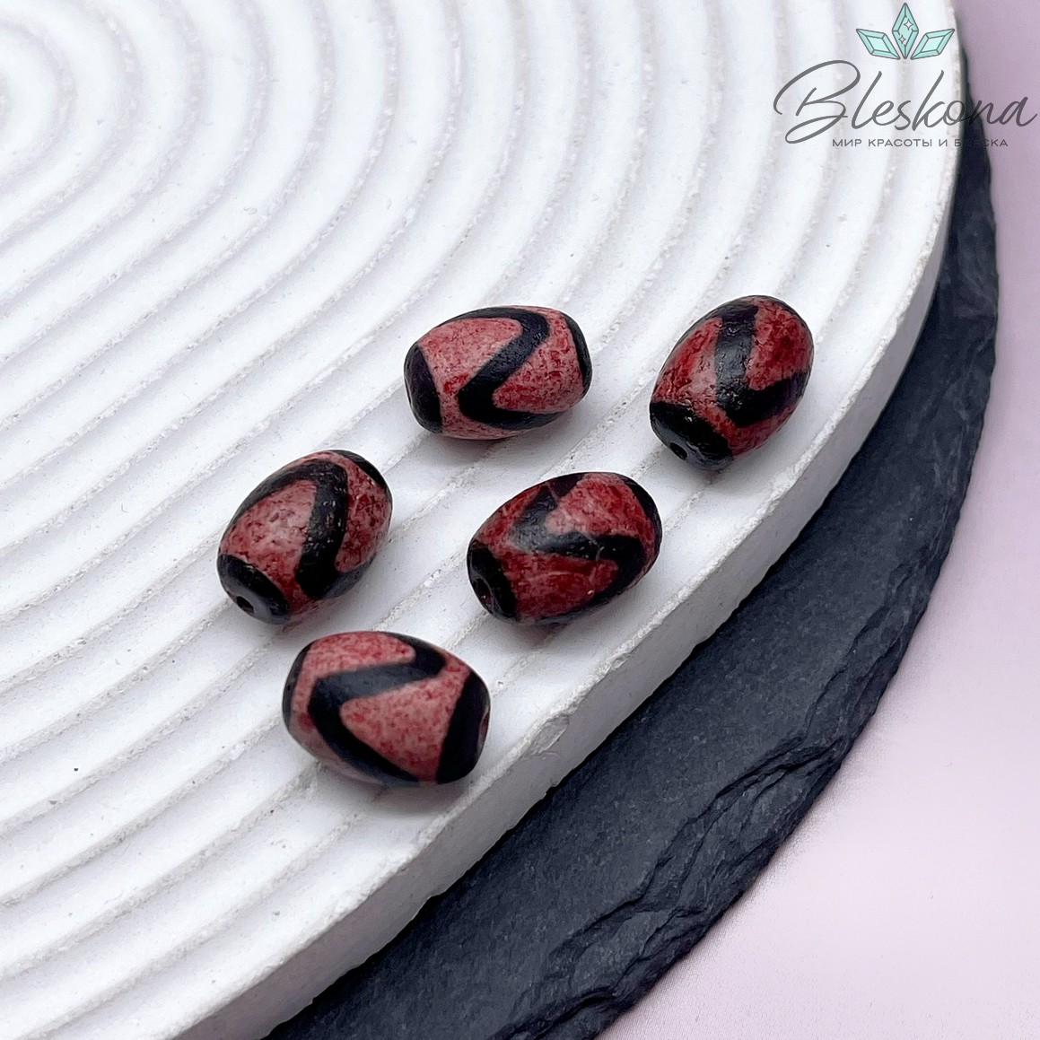 Бусина Дзи Тигриный клык черно-красный бочонок 10*12 мм