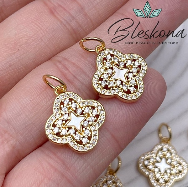 17*15 мм Цвет золото, Подвеска Клевер с цирконами и перламутром