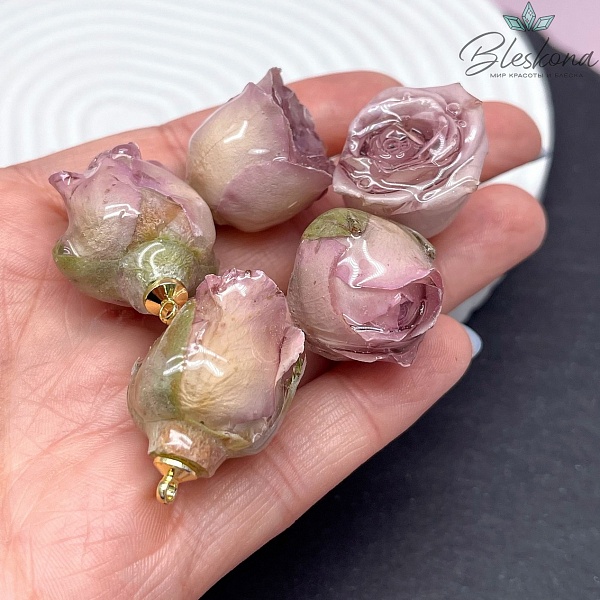 25-30 мм, Цвет золото, Подвеска роза в эпоксидной смоле №13