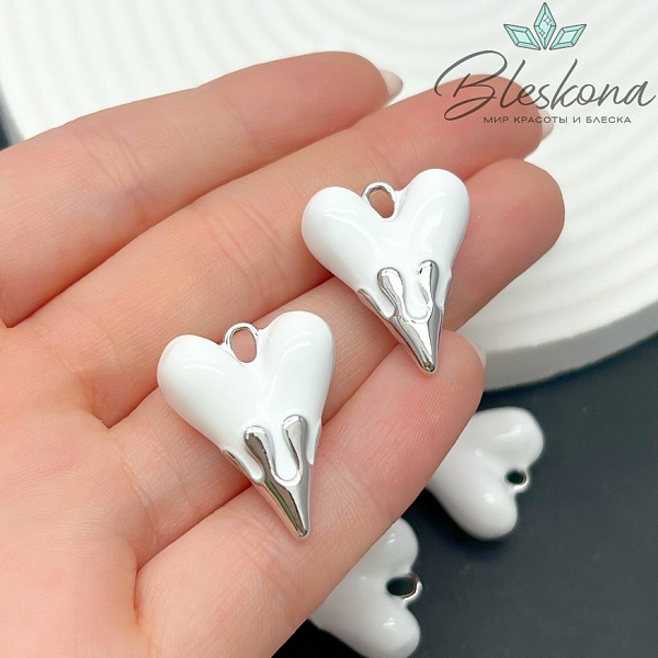 19,5*24,5 мм Цвет серебро, Подвеска Сердце белая эмаль