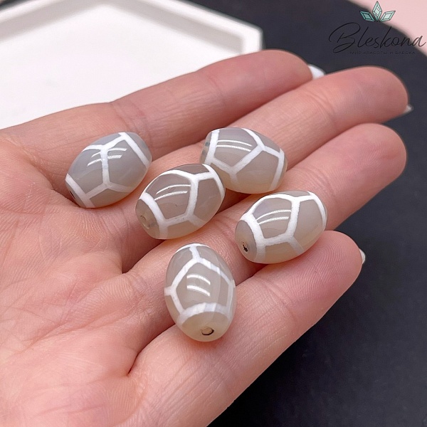 Бусина Дзи Черепаха серо-белый бочонок 16*12 мм