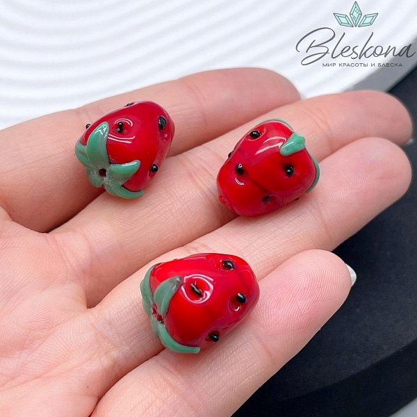 17*14 мм Бусина клубничка красная
