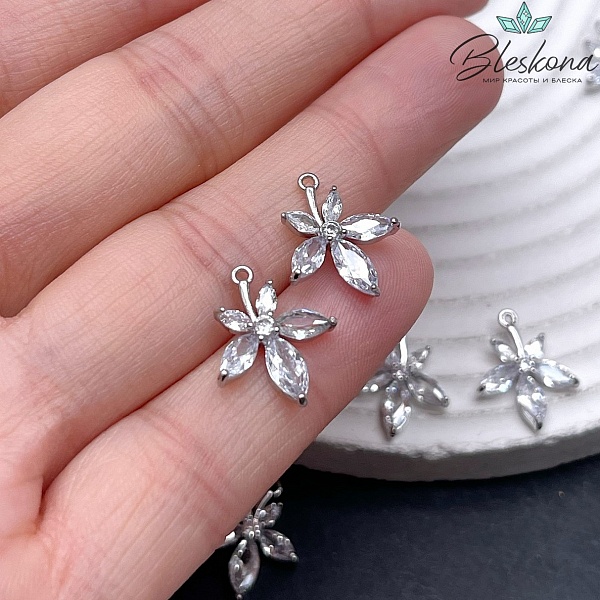 16,2*13,5 мм Цвет серебро, Подвеска цветок белые цирконы 