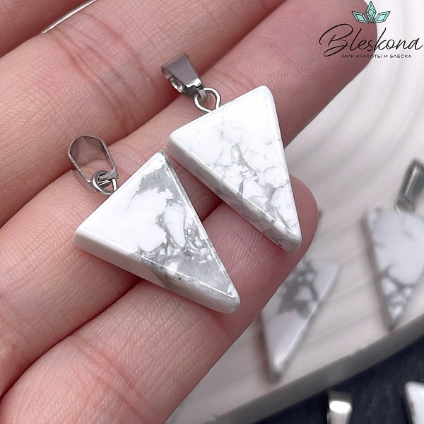 22,5*15 мм Цвет серебро, Подвеска треугольник Магнезит