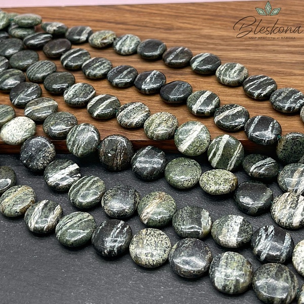 Серпентин с прожилками хризотил-асбеста круг плоский 14,5 мм