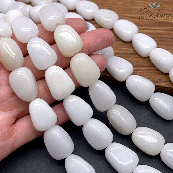 Кварц Белый треугольник фриформ №2 (21-22)*(15-16) мм