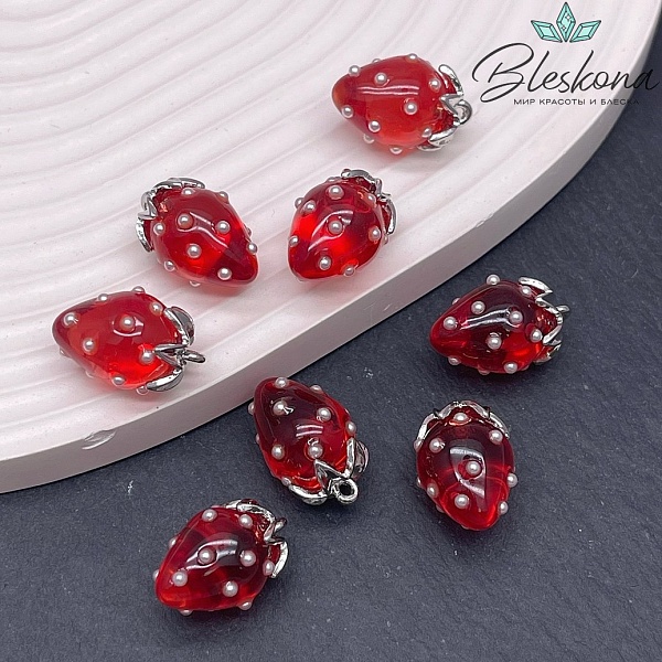 19*13 мм Цвет серебро, Подвеска клубничка прозрачная темно-красная