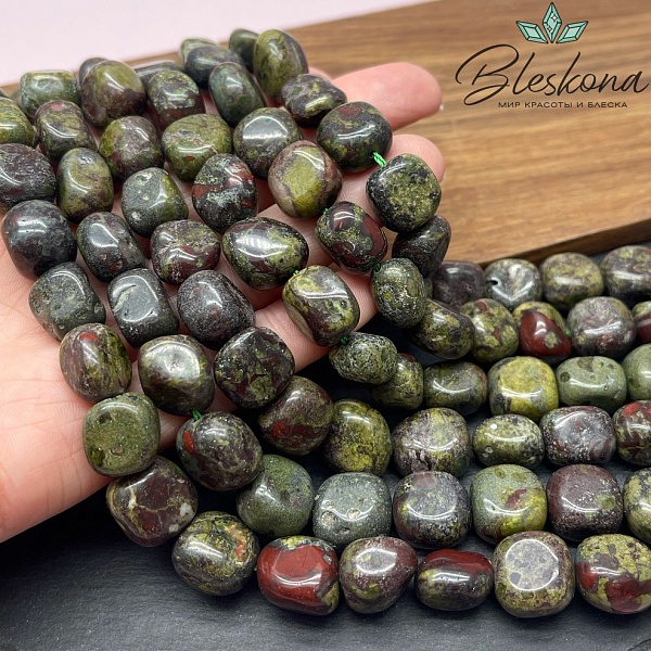 Яшма Кровь дракона квадрат плоский фриформ  12 мм