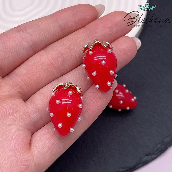 25*17 мм Цвет золото, Подвеска клубничка красная