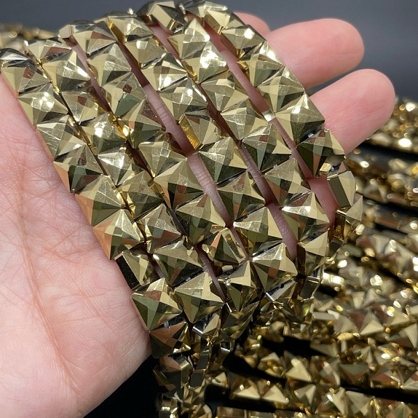 8 мм Стекло Lux, квадрат огранка, цвет золото