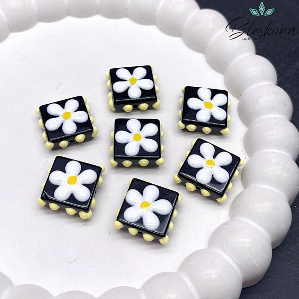 17,5 мм Бусина квадрат черный белый цветок