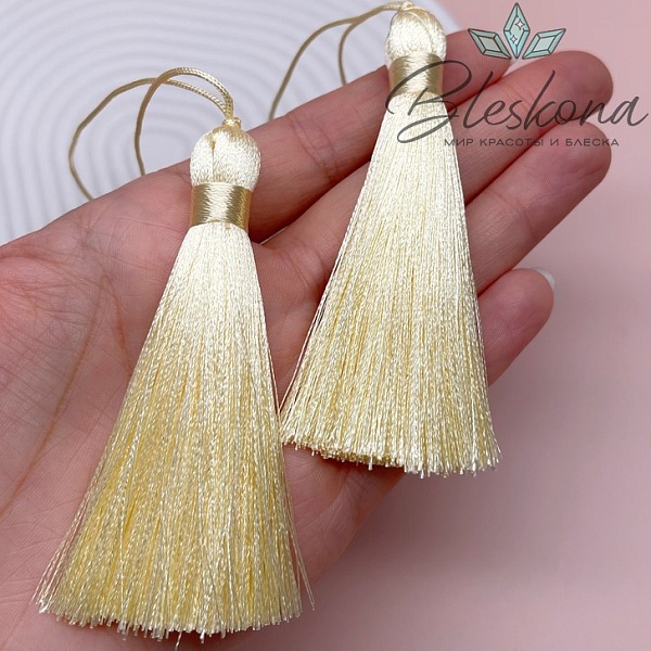 Кисть вискозный шелк Светло- желтая 8*1 см