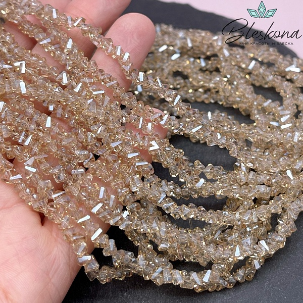 Чешское стекло №76 4,5 мм треугольник