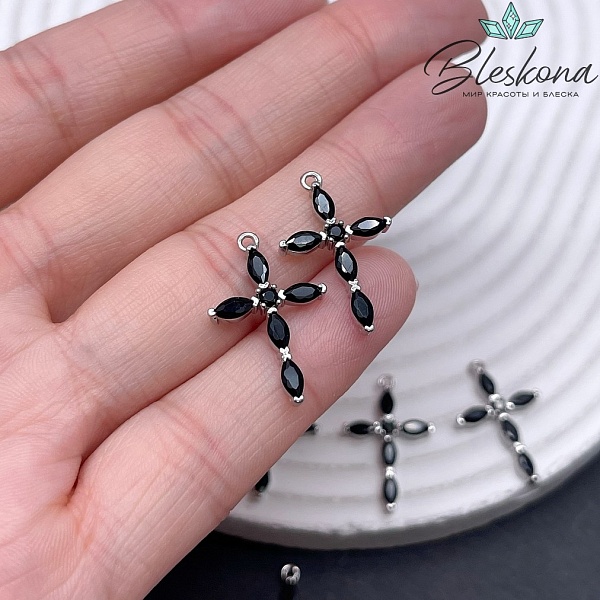 22*14,3 мм Цвет серебро, Подвеска крест с черными цирконами