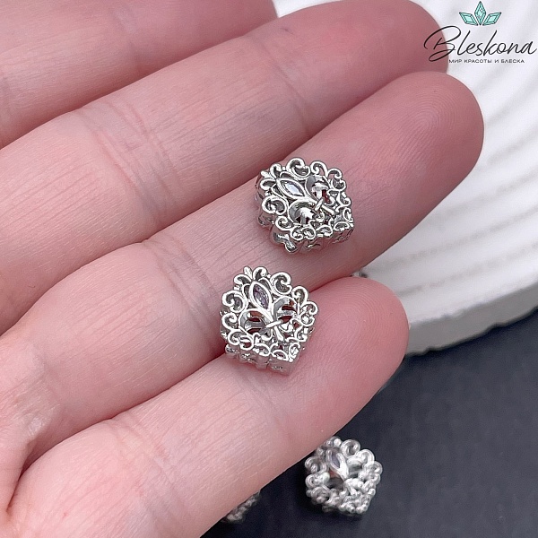 10*11 мм Цвет серебро, Бусина Геральдическая лилия цирконы