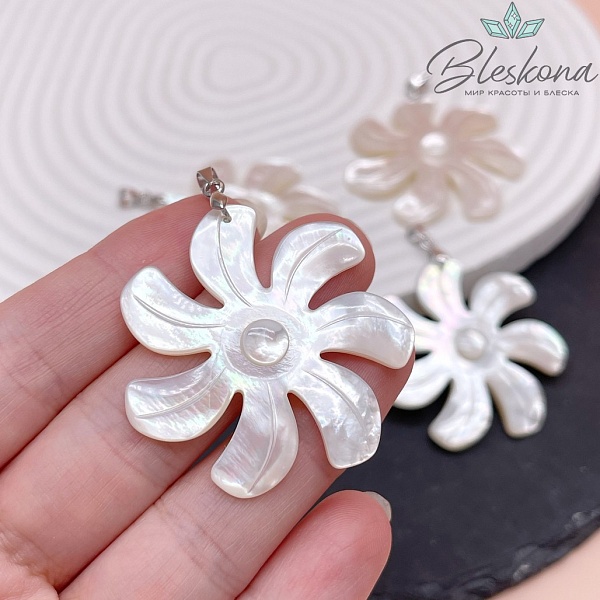 39 мм Цвет Серебро, Подвеска цветок белый перламутр 