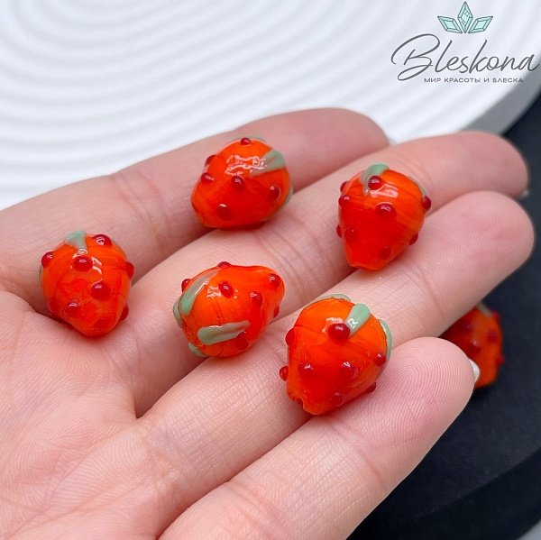 14*12 мм Бусина клубничка оранжевая с красными точками