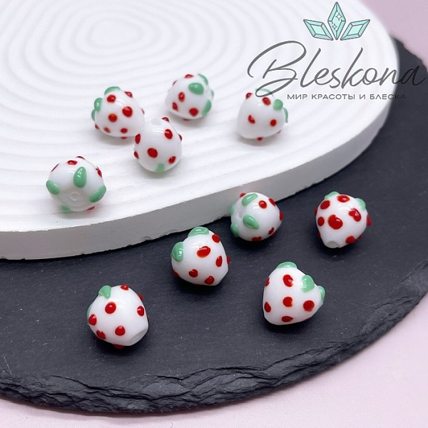 13,5*11,5 мм Бусина клубничка белая 