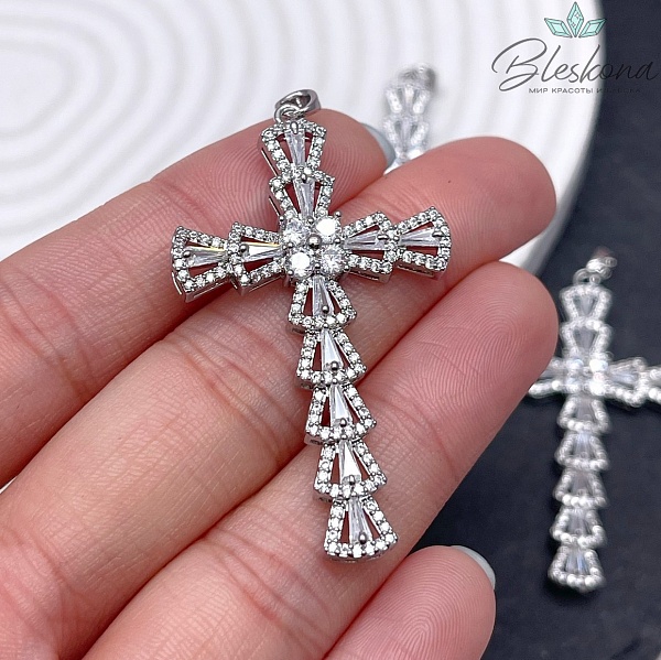 27*46мм Цвет серебро Крест большой цирконы