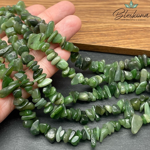 Крошка Нефрит ширина бусин ~ 5-11 мм