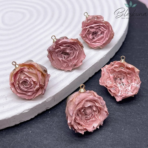 21-30 мм, Цвет золото, Подвеска роза в эпоксидной смоле №19
