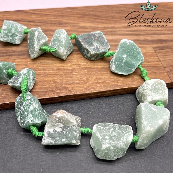 Авантюрин зеленый (кварцит) куски (23-28)*(20-26) мм