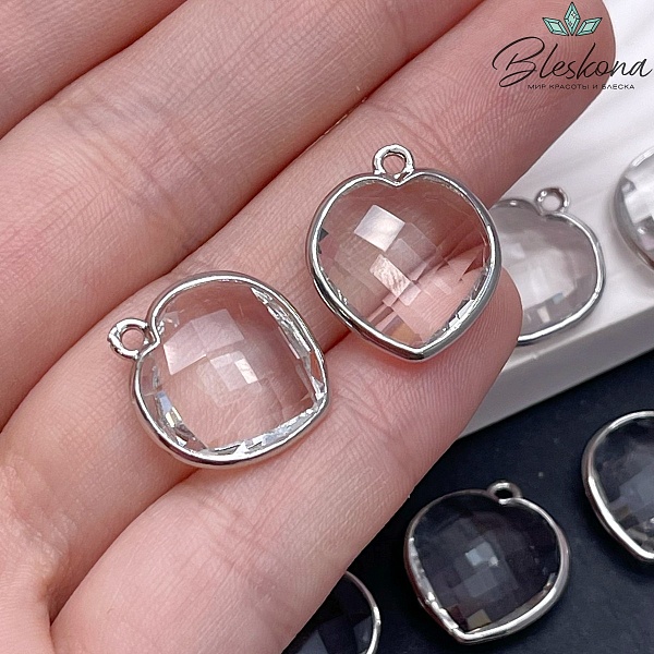 15 мм, Цвет серебро, Подвеска сердце белое огранка