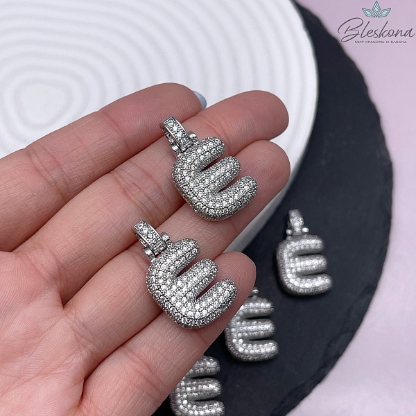 28 мм, Цвет серебро, Буква цирконы объемная с бейлом E