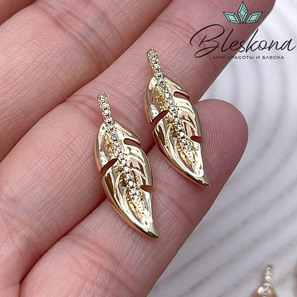 24,2*7,8 мм Цвет золото, Подвеска перышко цирконы