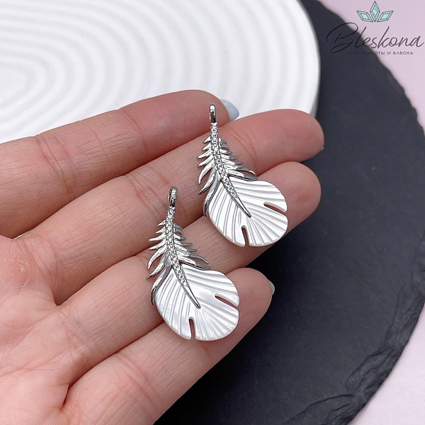 16*33,5 мм Цвет серебро, Подвеска перо белый перламутр 