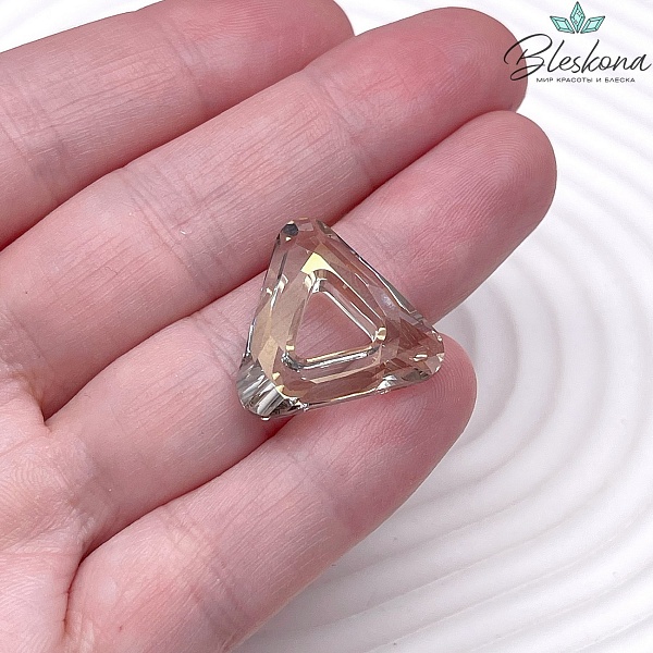 4737 Cosmic Triangle 20mm Crystal Silver Shade