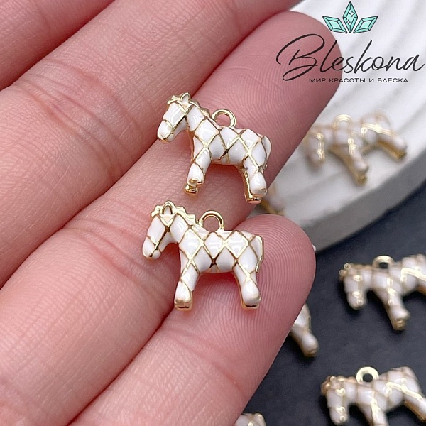 12,5*13,5 мм Цвет золото, Подвеска Лошадь белая 