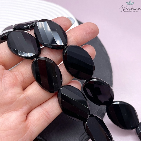 Агат черный овал с изгибом огранка 27,5*20 мм