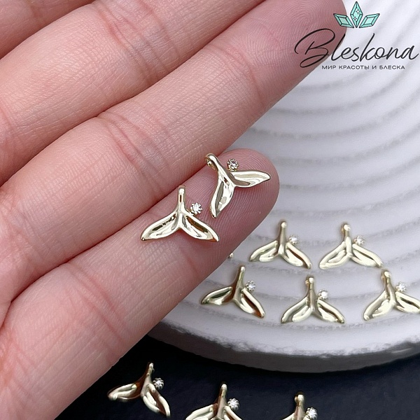 8,6*11,3 мм Цвет золото, Подвеска Хвост кита с цирконом