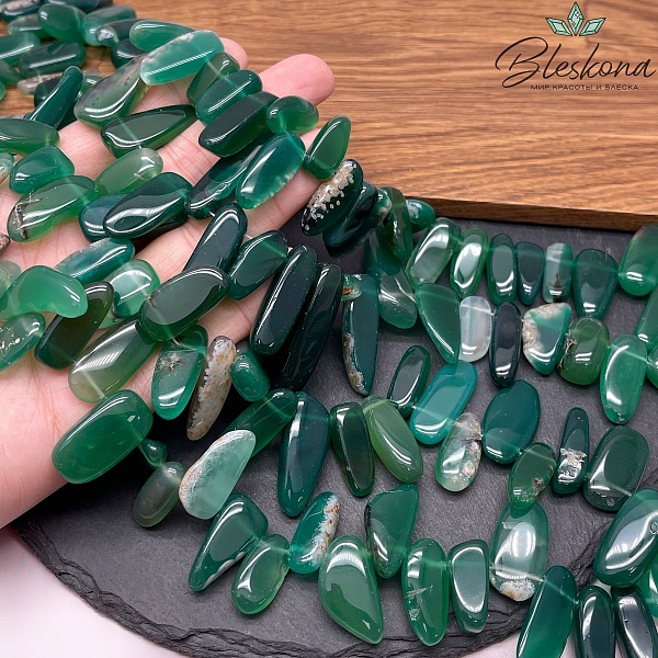 Агат зеленый сколы шлифованные 15-35 мм