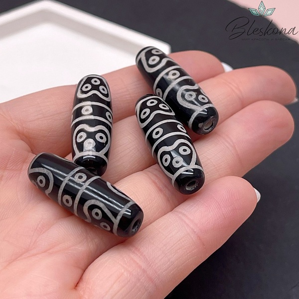 Бусина Дзи 17 глаз и 4 сердца черно-белый бочонок 30*11 мм