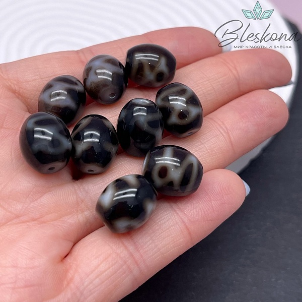 Бусина Дзи Кубера черно-белый бочонок 12*14 мм