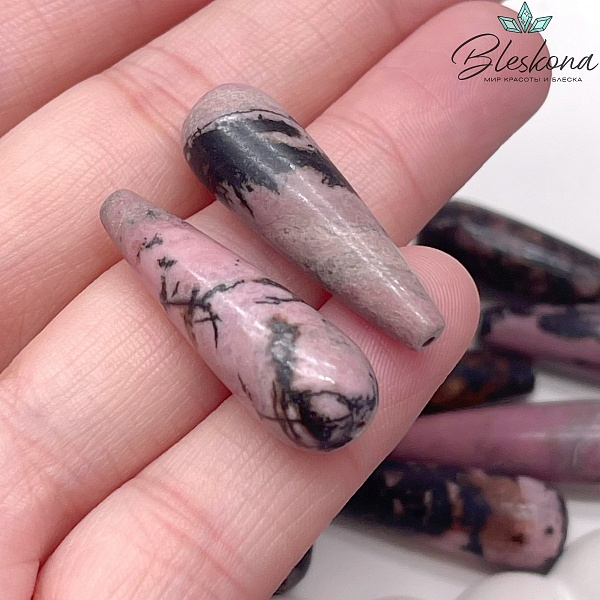 Родонит черно-розовый капля 30*10 мм (штучно)